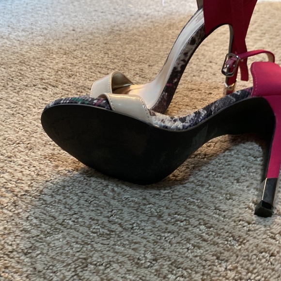 Pink and leopard high heels - Picture 3 of 3